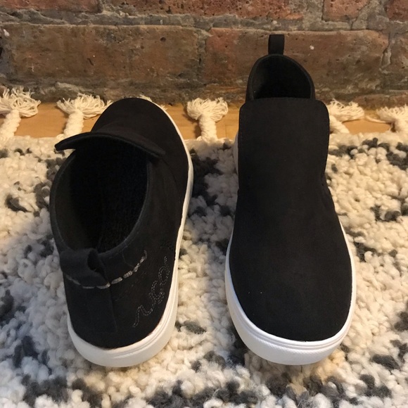 Black high top sneakers - Picture 2 of 3